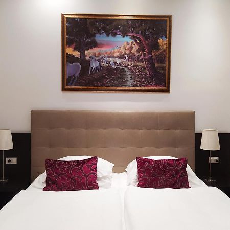 The Palace Suites And Apartments Prague Extérieur photo