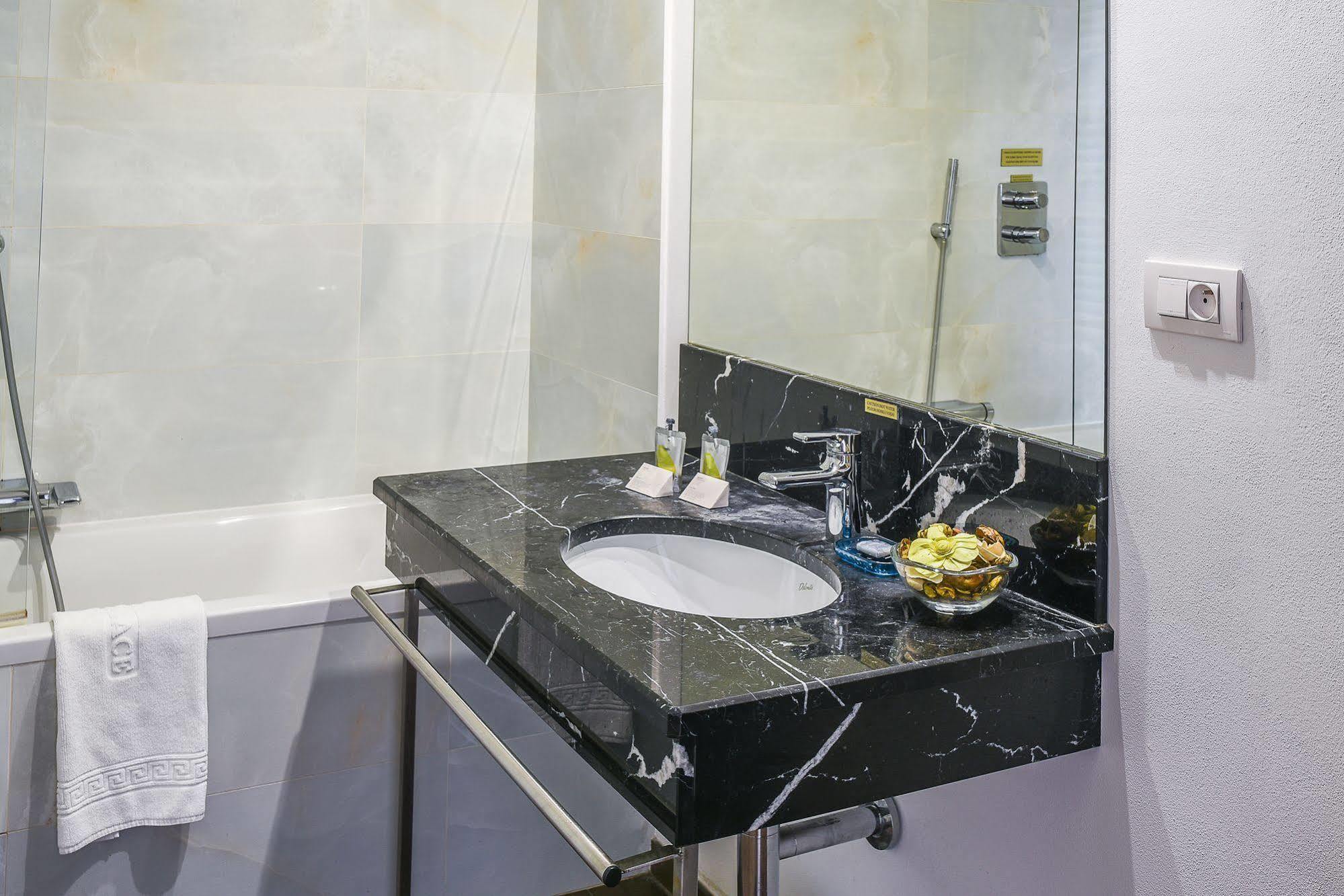 The Palace Suites And Apartments Prague Extérieur photo